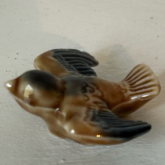 Vintage Wade England Miniature Porcelain "Bird" Figurine - Picture 2 of 6